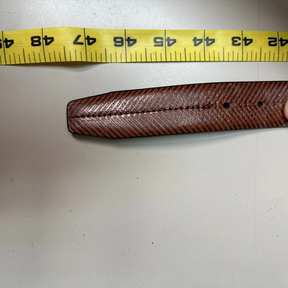 Tommy Bahama Mens Brown Leather Herringbone Embossed Belt Size 40 1101TM0025-251